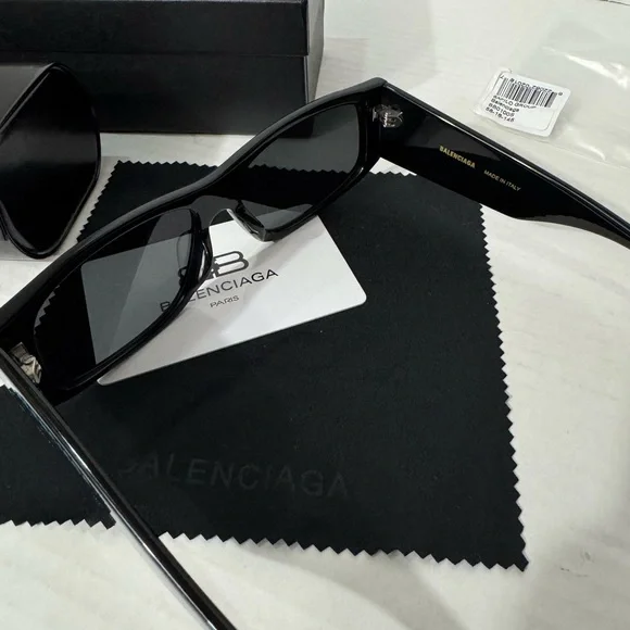 BALENCIAGA Rectangular Black Frame Grey Lenses Size 56mm Unisex Sunglasses NEW - Picture 9 of 12